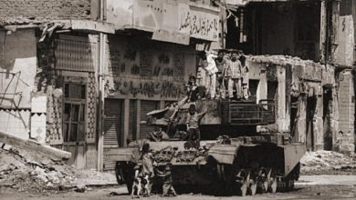 صورة لإحدي دبابات العدو الإسرائيلي مدمرة اثناء معركة السويس 1973 EN: Destroyed Israeli tanks and APCs During the battle of Suez Oct 1973